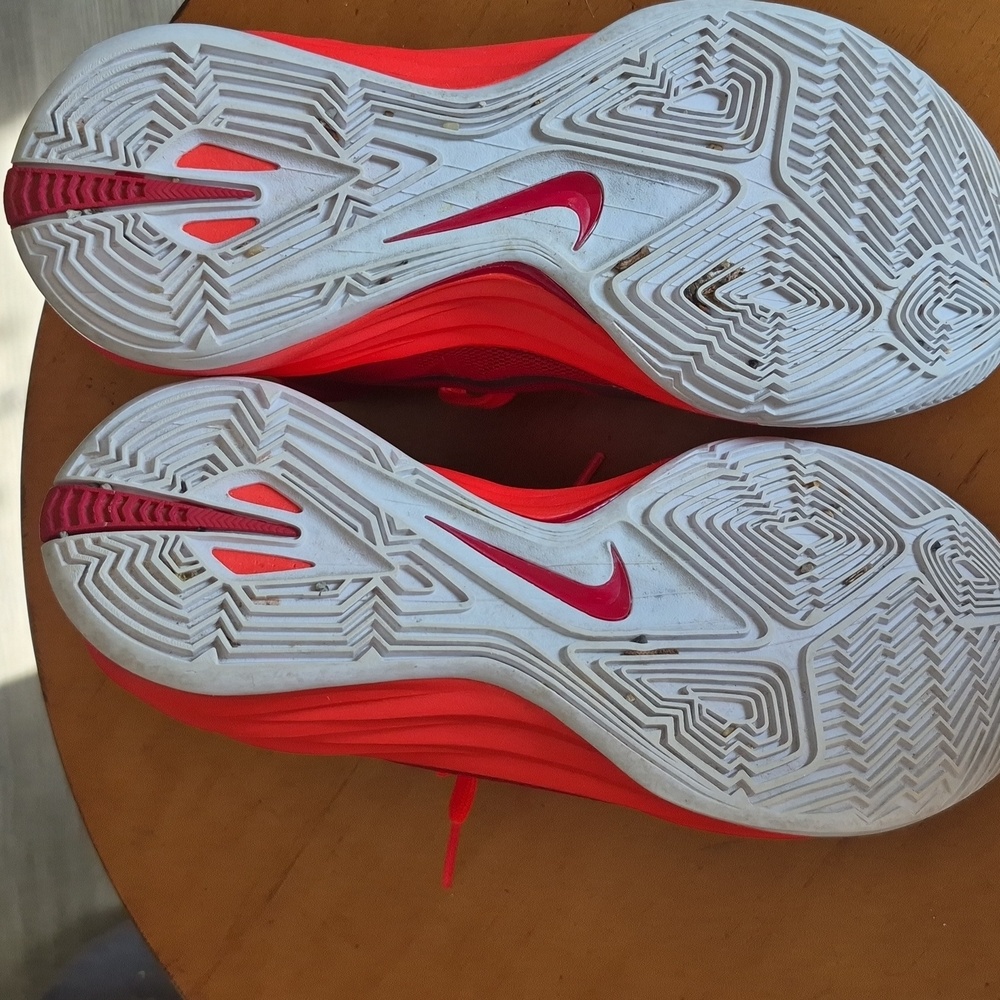 Nike Hyperdunk Crimson and White Athletic Sneakers. EUC. Size 7 - Picture 5 of 6
